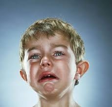 دليل عمري لمساعدة الأطفال على التعامل مع عواطفهم